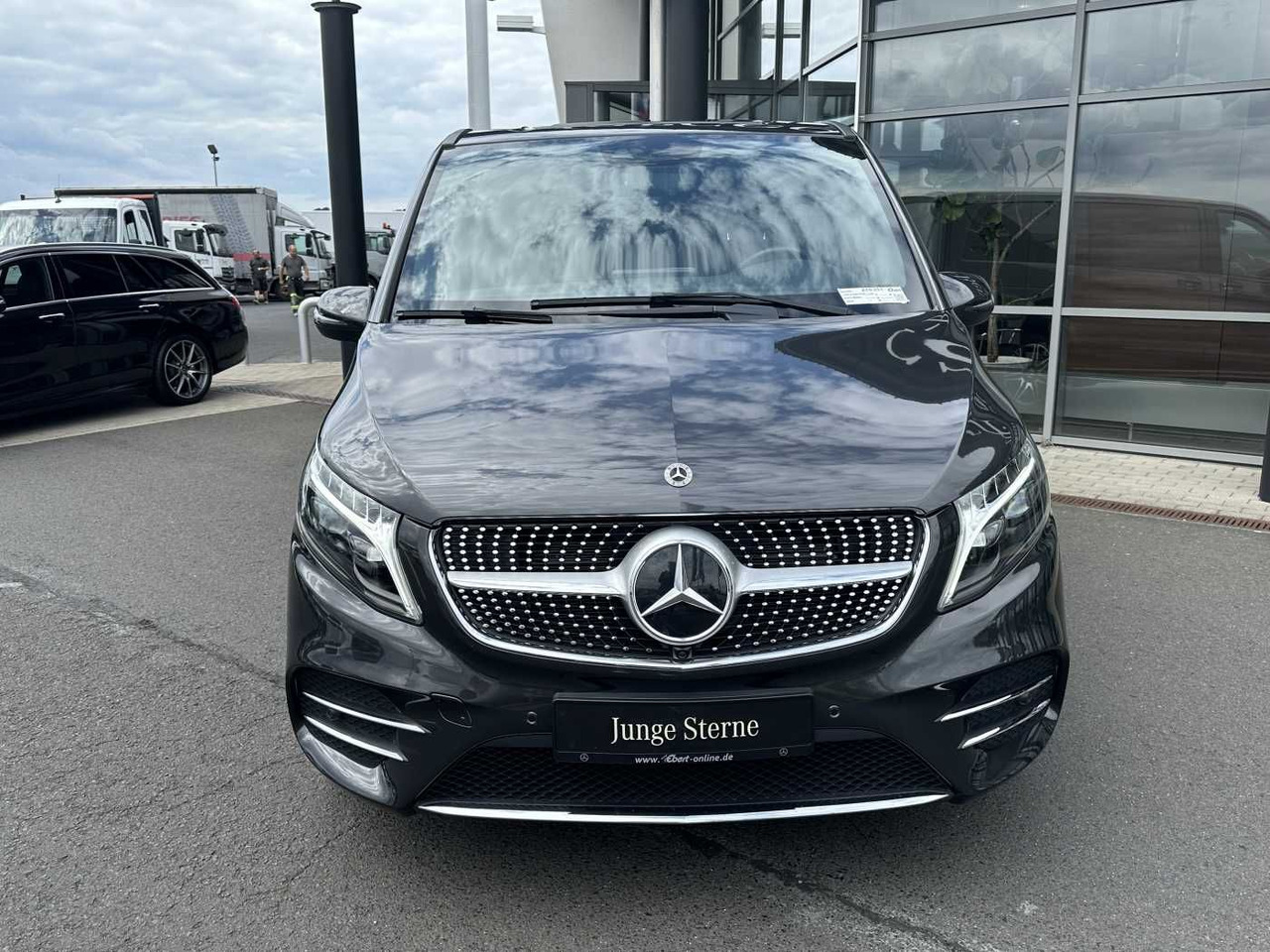Mercedes-Benz V 300 d EDITION AMG AHK Tisch Leder ILS 7Sitze - Osobní auto: obrázek 2 Mercedes-Benz V 300 d EDITION AMG AHK Tisch Leder ILS 7Sitze - Osobní auto: obrázek 2