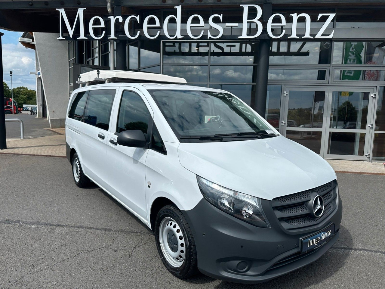 Mercedes-Benz Vito 111 CDI Tourer Begleitfahrzeug BF3+ / WVZ - Mikrobus: obrázek 2 Mercedes-Benz Vito 111 CDI Tourer Begleitfahrzeug BF3+ / WVZ - Mikrobus: obrázek 2