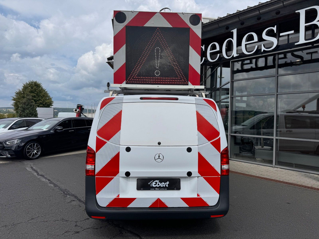 Mercedes-Benz Vito 111 CDI Tourer Begleitfahrzeug BF3+ / WVZ - Mikrobus: obrázek 2 Mercedes-Benz Vito 111 CDI Tourer Begleitfahrzeug BF3+ / WVZ - Mikrobus: obrázek 2