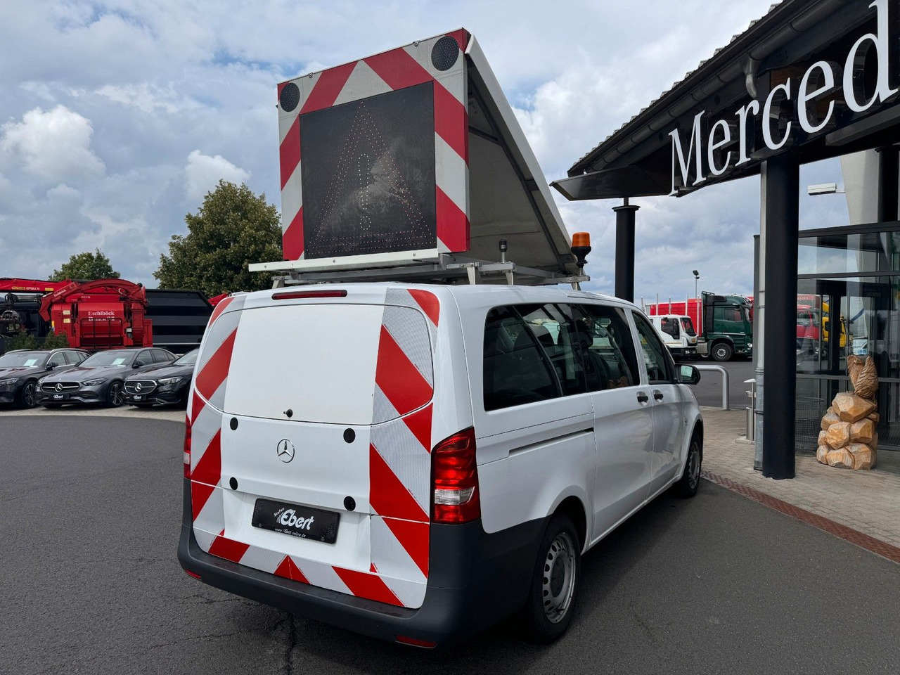 Mercedes-Benz Vito 111 CDI Tourer Begleitfahrzeug BF3+ / WVZ - Mikrobus: obrázek 4 Mercedes-Benz Vito 111 CDI Tourer Begleitfahrzeug BF3+ / WVZ - Mikrobus: obrázek 4