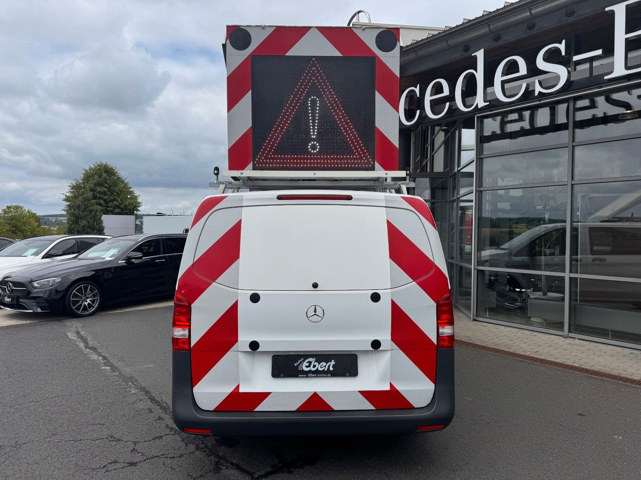 Mercedes-Benz Vito 111 CDI Tourer Begleitfahrzeug BF3+ / WVZ - Mikrobus: obrázek 2 Mercedes-Benz Vito 111 CDI Tourer Begleitfahrzeug BF3+ / WVZ - Mikrobus: obrázek 2