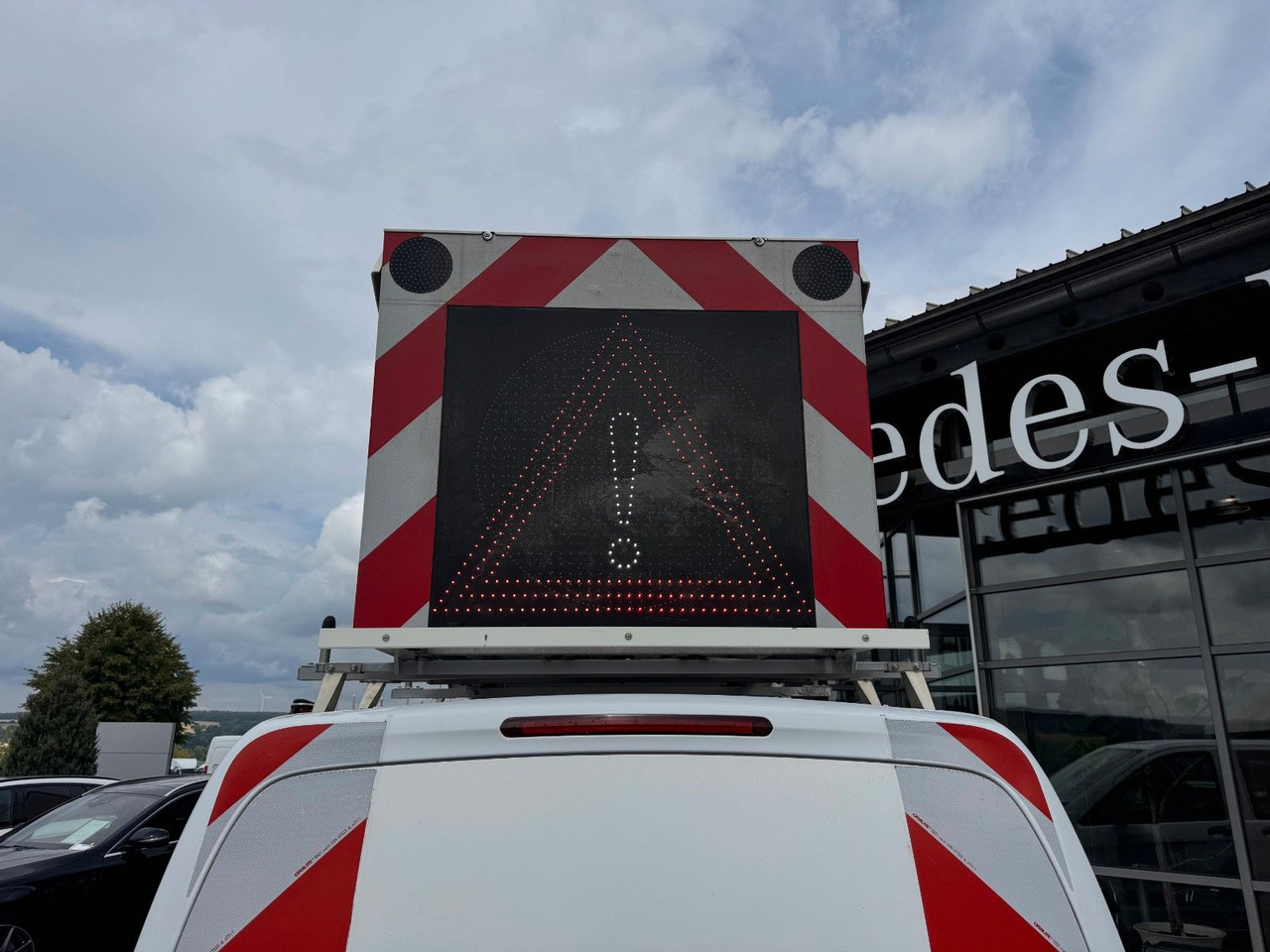 Mercedes-Benz Vito 111 CDI Tourer Begleitfahrzeug BF3+ / WVZ - Mikrobus: obrázek 3 Mercedes-Benz Vito 111 CDI Tourer Begleitfahrzeug BF3+ / WVZ - Mikrobus: obrázek 3