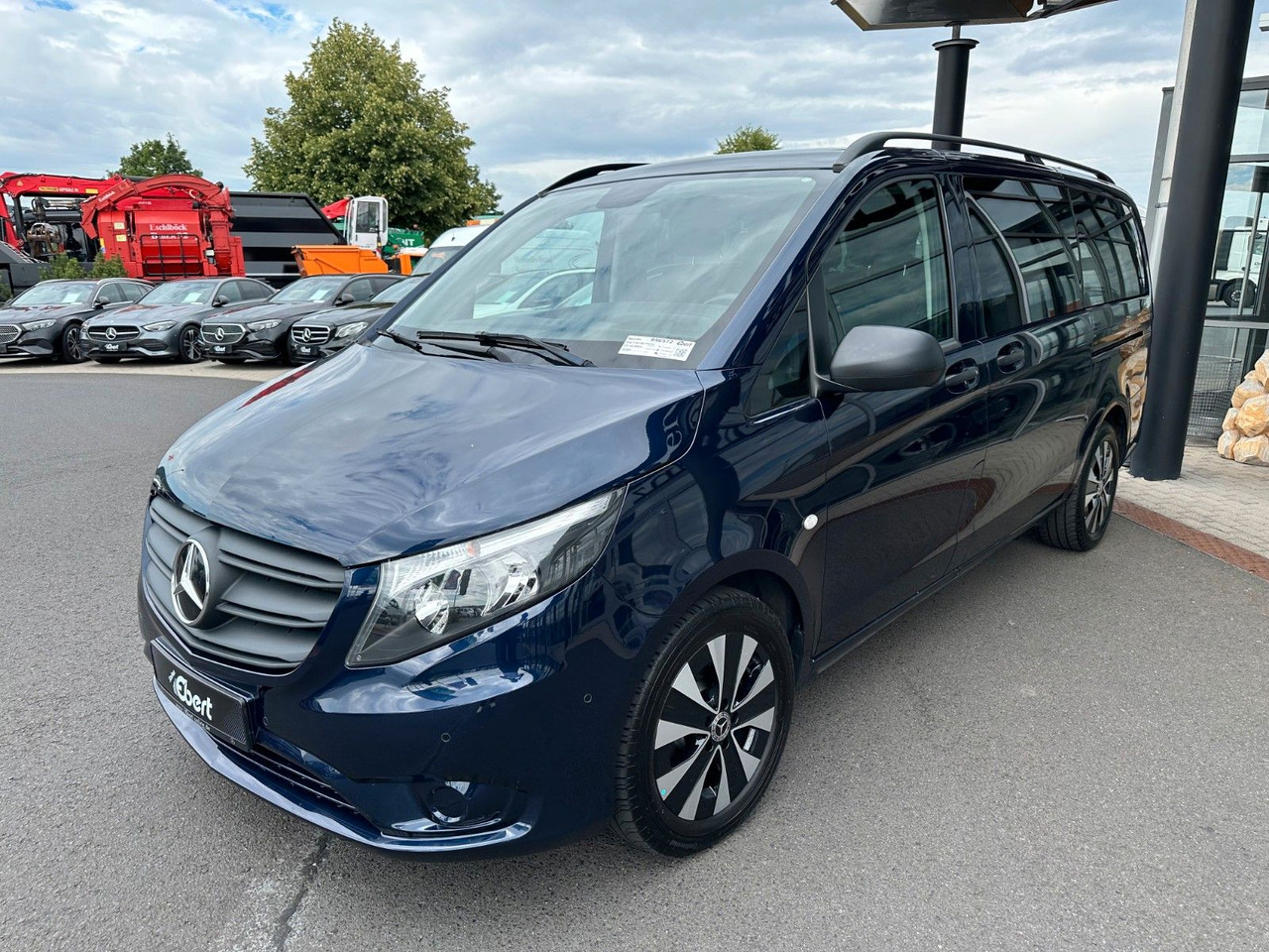 Mercedes-Benz Vito 116 CDI Tourer Pro Liege-Paket Panoramadach - Mikrobus: obrázek 3 Mercedes-Benz Vito 116 CDI Tourer Pro Liege-Paket Panoramadach - Mikrobus: obrázek 3