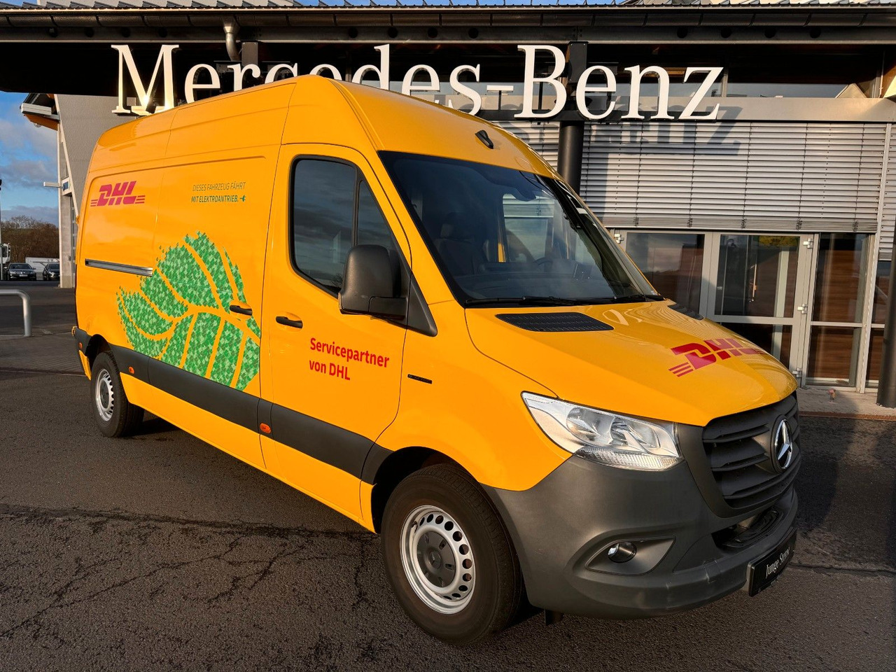 Mercedes-Benz eSprinter 312 DHL Regal KEP-Ausbau - Furgon, Elektrická dodávka: obrázek 1 Mercedes-Benz eSprinter 312 DHL Regal KEP-Ausbau - Furgon, Elektrická dodávka: obrázek 1