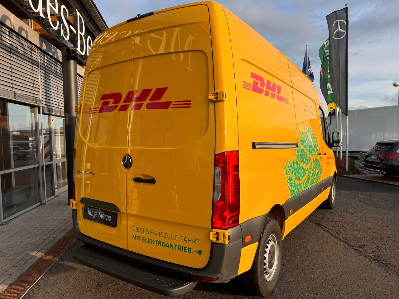 Mercedes-Benz eSprinter 312 DHL Regal KEP-Ausbau - Furgon, Elektrická dodávka: obrázek 4 Mercedes-Benz eSprinter 312 DHL Regal KEP-Ausbau - Furgon, Elektrická dodávka: obrázek 4