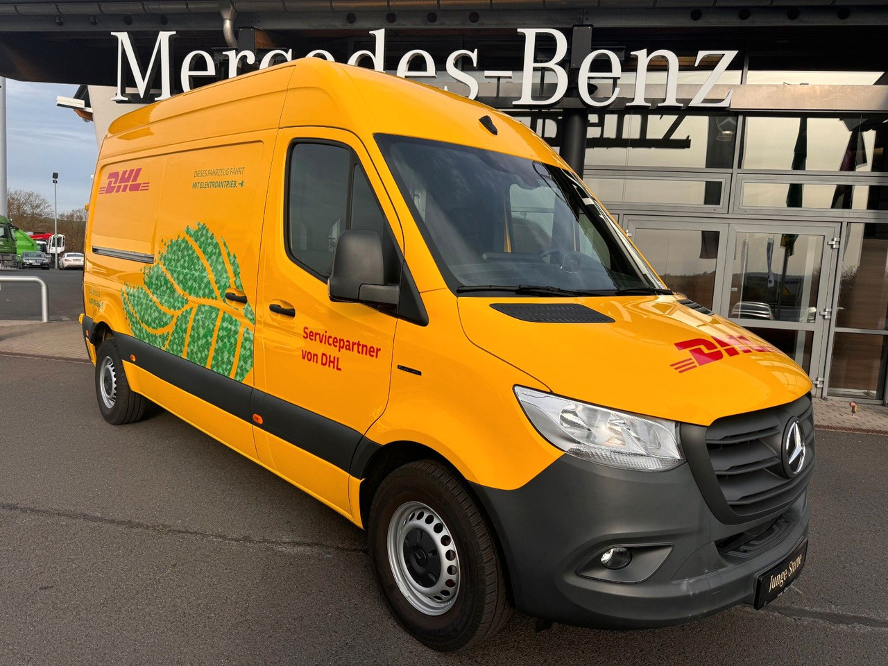 Mercedes-Benz eSprinter 312 DHL Regal KEP-Ausbau - Furgon, Elektrická dodávka: obrázek 1 Mercedes-Benz eSprinter 312 DHL Regal KEP-Ausbau - Furgon, Elektrická dodávka: obrázek 1