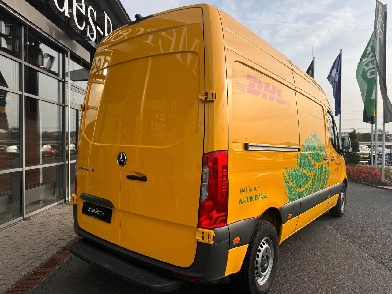 Mercedes-Benz eSprinter 312 DHL Regal KEP-Ausbau - Furgon, Elektrická dodávka: obrázek 4 Mercedes-Benz eSprinter 312 DHL Regal KEP-Ausbau - Furgon, Elektrická dodávka: obrázek 4