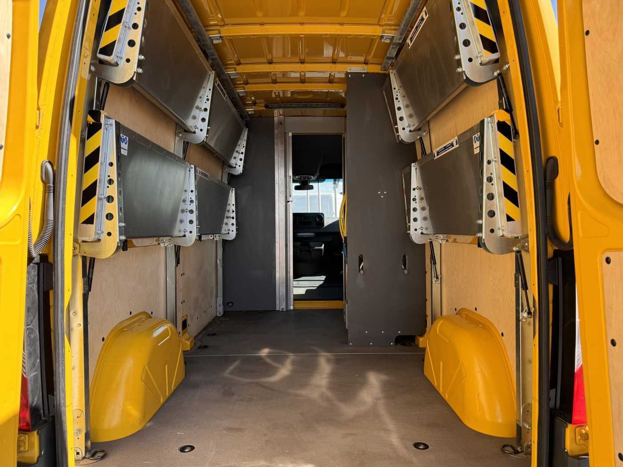 Mercedes-Benz eSprinter 312 KEP-AusbauPaket-Regal Kamera Klima - Furgon, Elektrická dodávka: obrázek 5 Mercedes-Benz eSprinter 312 KEP-AusbauPaket-Regal Kamera Klima - Furgon, Elektrická dodávka: obrázek 5