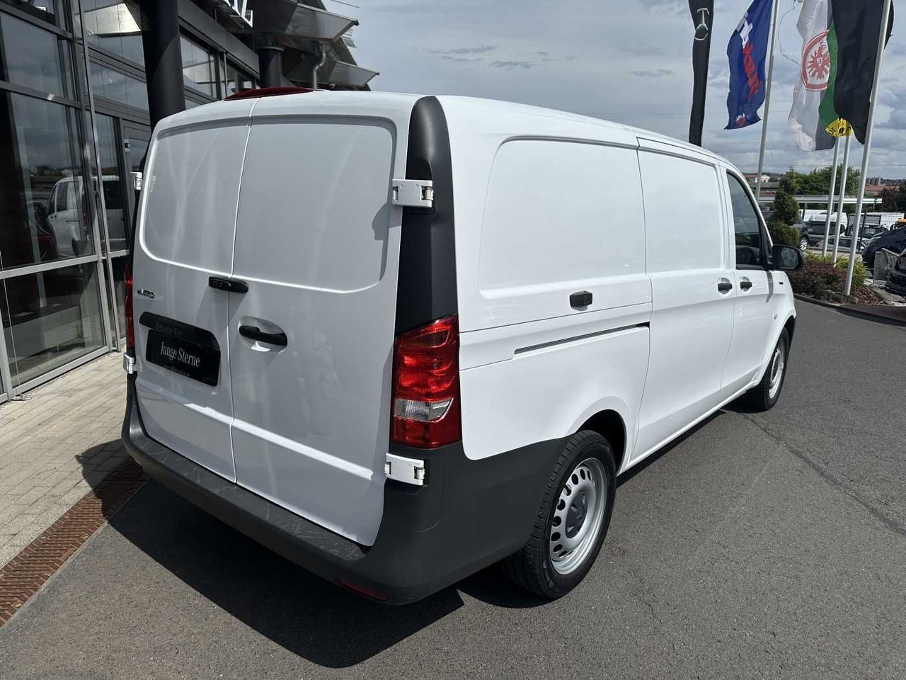 Mercedes-Benz eVito 112 Klima Kamera Navi SHZ Tempomat - Malá dodávka, Elektrická dodávka: obrázek 4 Mercedes-Benz eVito 112 Klima Kamera Navi SHZ Tempomat - Malá dodávka, Elektrická dodávka: obrázek 4