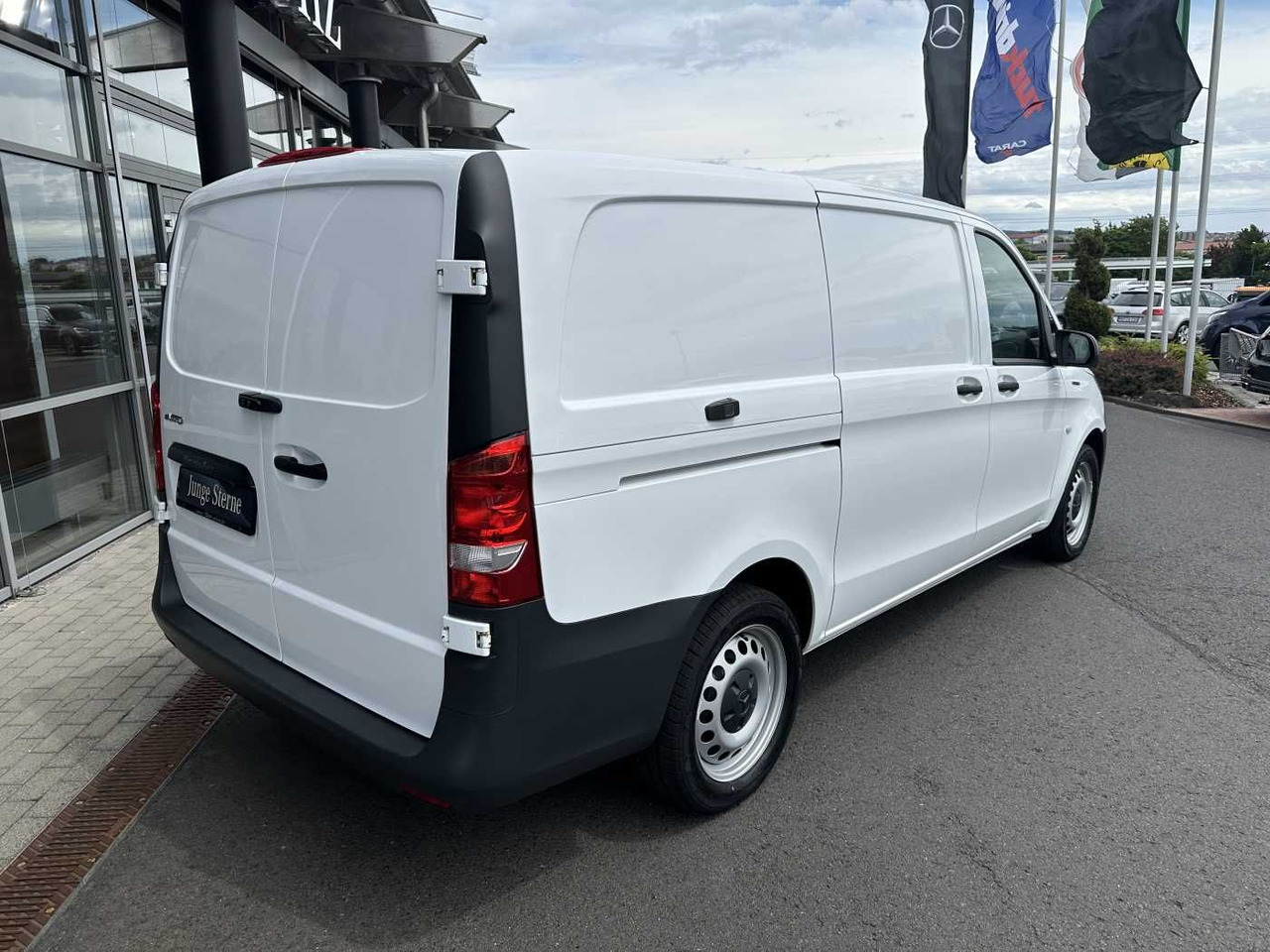 Mercedes-Benz eVito 112 Klima Kamera Navi SHZ Tempomat - Malá dodávka, Elektrická dodávka: obrázek 4 Mercedes-Benz eVito 112 Klima Kamera Navi SHZ Tempomat - Malá dodávka, Elektrická dodávka: obrázek 4