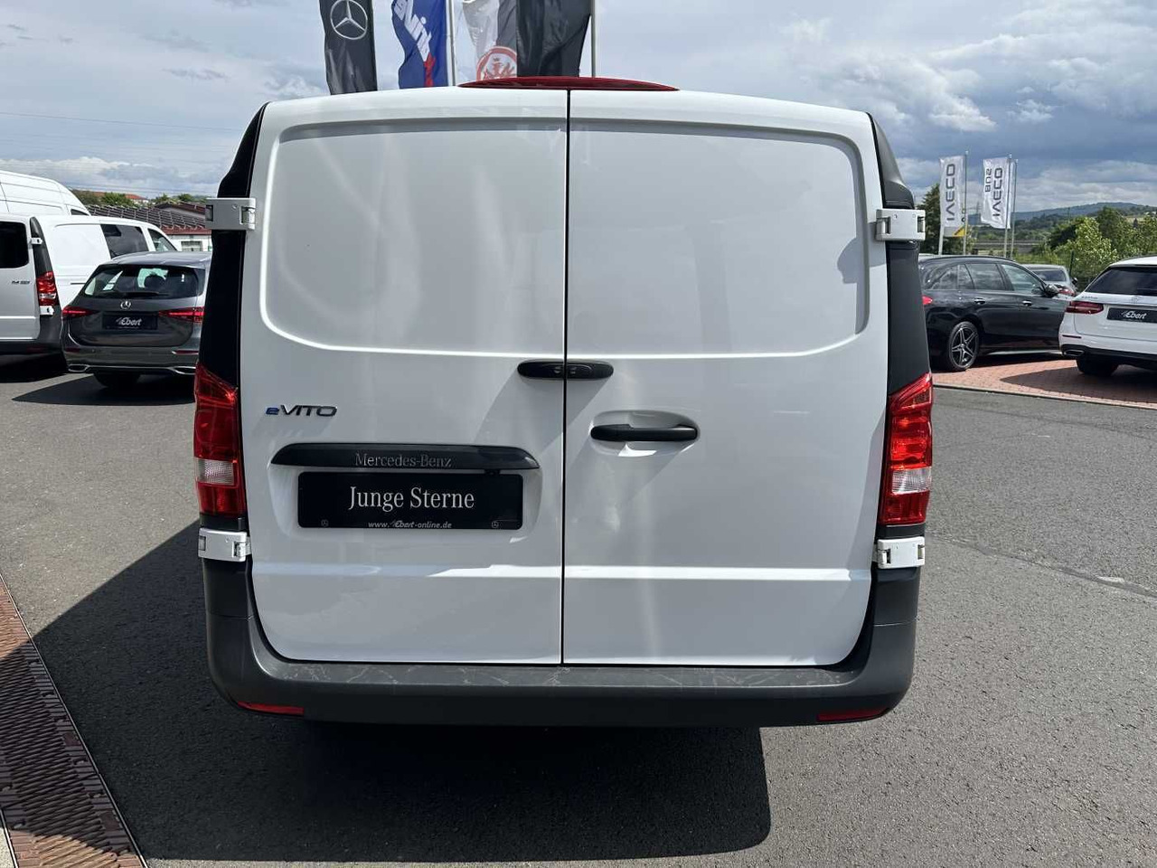 Mercedes-Benz eVito 112 Klima Kamera Navi SHZ Tempomat - Malá dodávka, Elektrická dodávka: obrázek 5 Mercedes-Benz eVito 112 Klima Kamera Navi SHZ Tempomat - Malá dodávka, Elektrická dodávka: obrázek 5