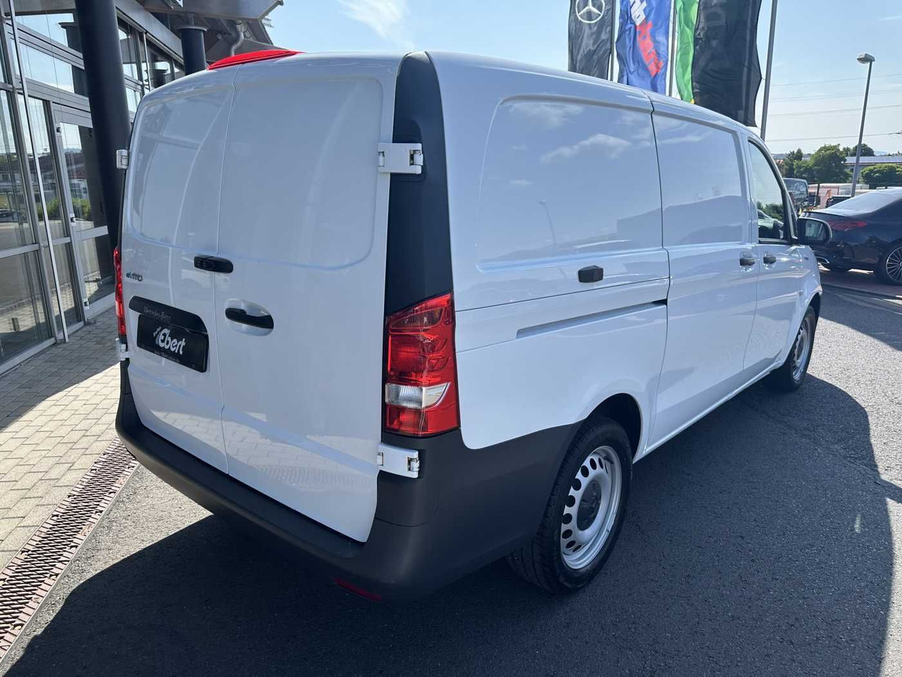 Mercedes-Benz eVito 112 Klima Kamera Navi SHZ Tempomat - Malá dodávka, Elektrická dodávka: obrázek 4 Mercedes-Benz eVito 112 Klima Kamera Navi SHZ Tempomat - Malá dodávka, Elektrická dodávka: obrázek 4