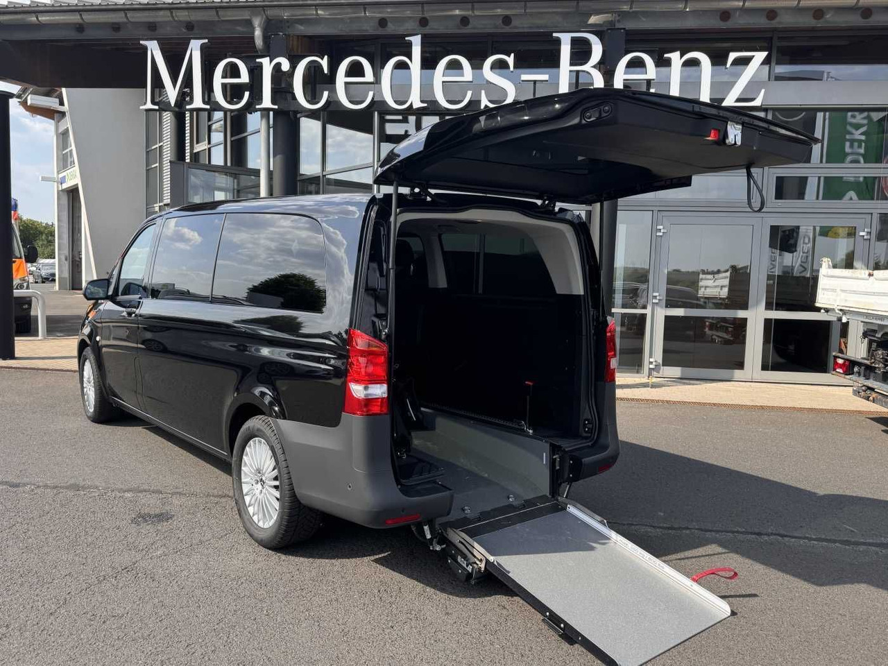 Mercedes-Benz eVito 129 Tourer Behinderten-/Rollstuhlrampe - Osobní auto: obrázek 1 Mercedes-Benz eVito 129 Tourer Behinderten-/Rollstuhlrampe - Osobní auto: obrázek 1