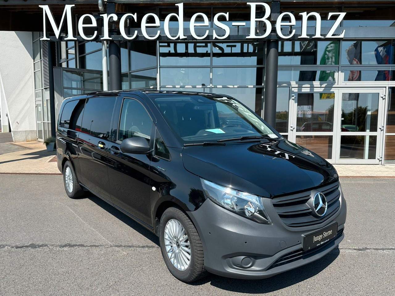 Mercedes-Benz eVito 129 Tourer Behinderten-/Rollstuhlrampe - Mikrobus, Elektrická dodávka: obrázek 3 Mercedes-Benz eVito 129 Tourer Behinderten-/Rollstuhlrampe - Mikrobus, Elektrická dodávka: obrázek 3