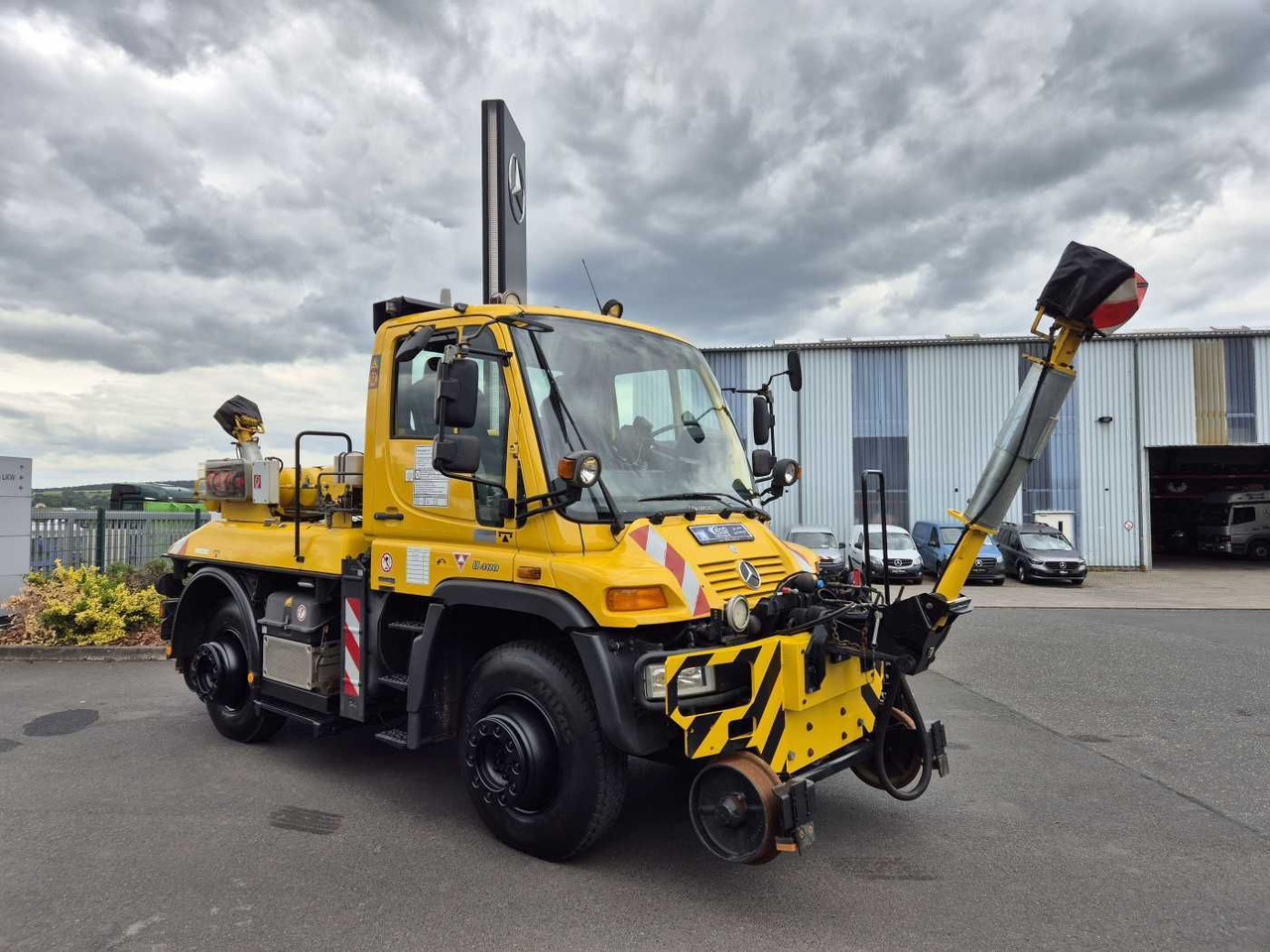 Mercedes-Benz Unimog U400 4x4 Zweiwege ZAGRO 800t/52 Achsen - Nákladní auto: obrázek 3 Mercedes-Benz Unimog U400 4x4 Zweiwege ZAGRO 800t/52 Achsen - Nákladní auto: obrázek 3