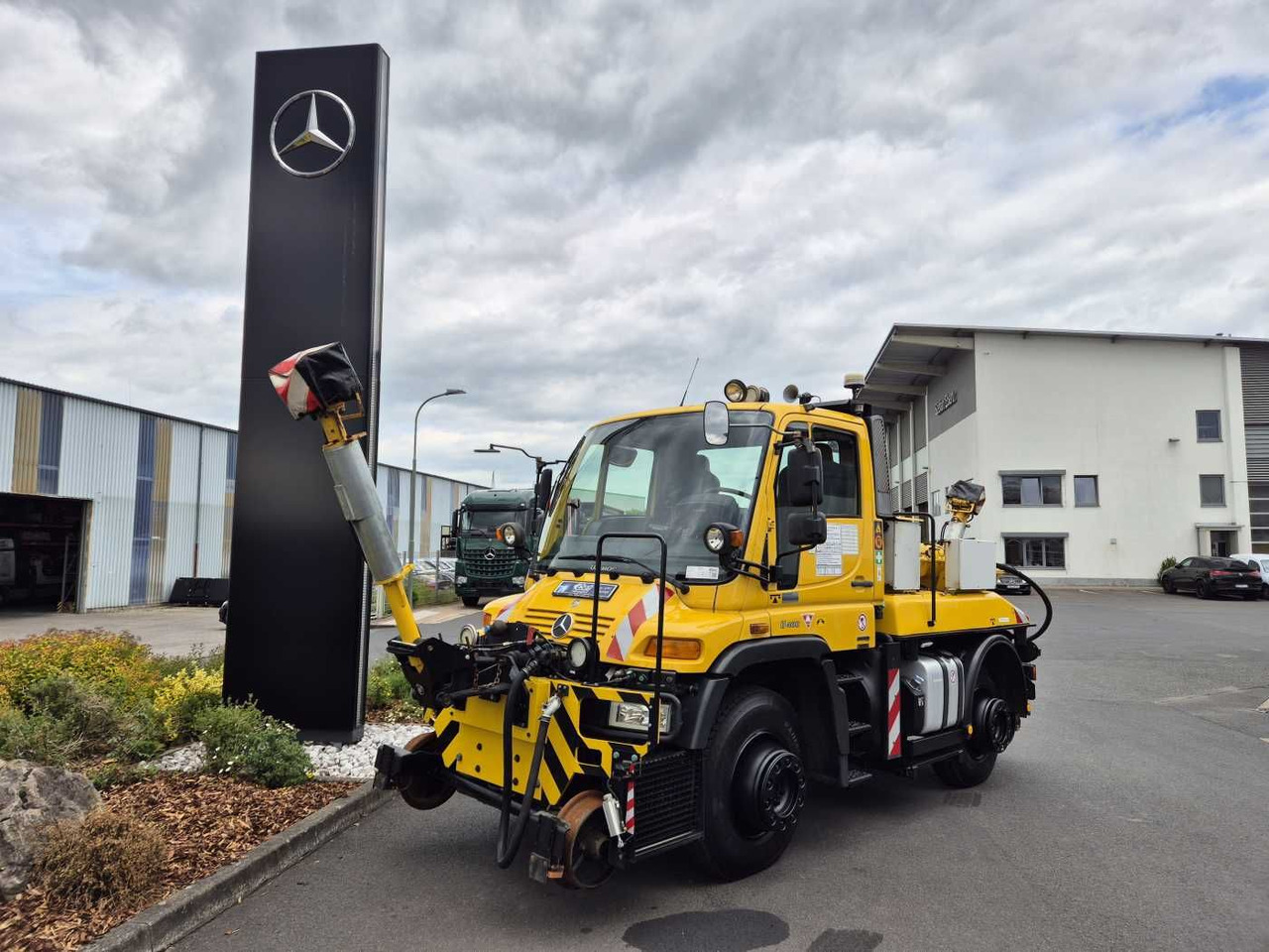 Mercedes-Benz Unimog U400 4x4 Zweiwege ZAGRO 800t/52 Achsen - Nákladní auto: obrázek 1 Mercedes-Benz Unimog U400 4x4 Zweiwege ZAGRO 800t/52 Achsen - Nákladní auto: obrázek 1