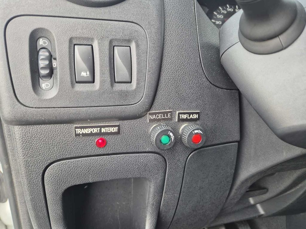 Autoplošina, Dodávka Renault Master 2.3 dCi / KLUBB K32, 12,5m Renault Master 2.3 dCi / KLUBB K32, 12,5m: obrázek 15 Autoplošina, Dodávka Renault Master 2.3 dCi / KLUBB K32, 12,5m Renault Master 2.3 dCi / KLUBB K32, 12,5m: obrázek 15