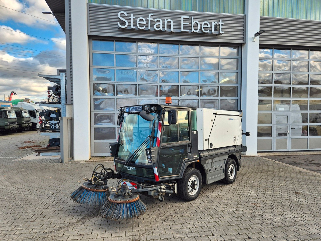 Schmidt Swingo Compact 200+ Klima - Zametací vůz: obrázek 2 Schmidt Swingo Compact 200+ Klima - Zametací vůz: obrázek 2