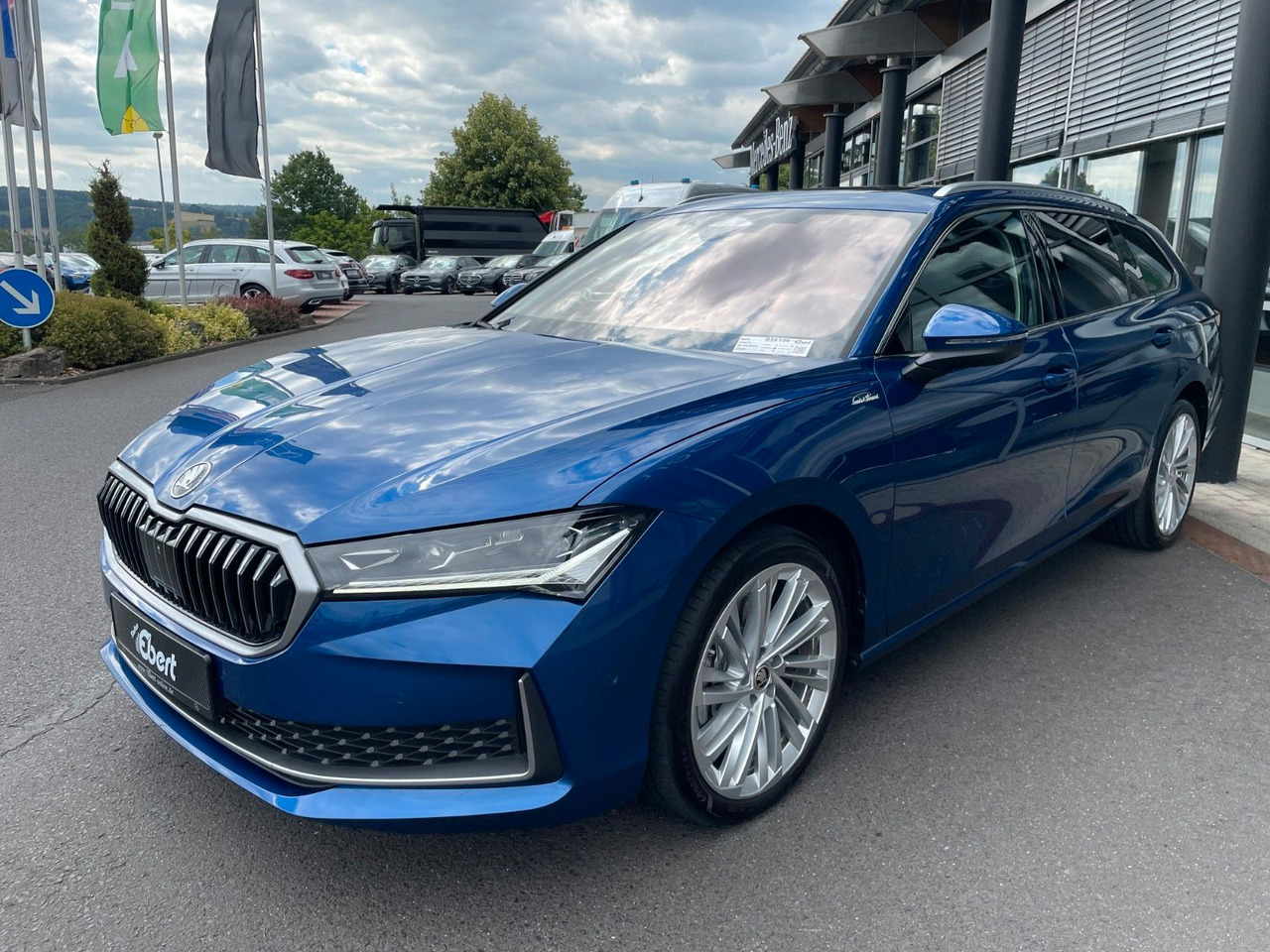 Skoda Superb Combi 2.0 TDI 4x4 L&K HUD+360°+AHK+Pano - Osobní auto: obrázek 2 Skoda Superb Combi 2.0 TDI 4x4 L&K HUD+360°+AHK+Pano - Osobní auto: obrázek 2