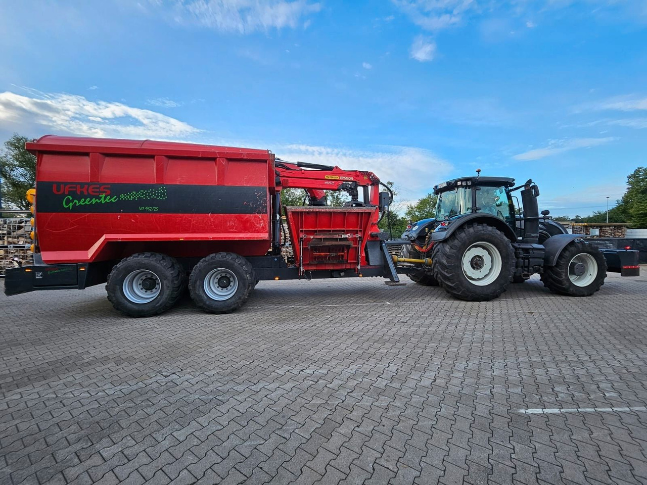Valtra S374 / nur: 1.980h! / 06.2017 / Holzhacker - Štěpkovač: obrázek 1 Valtra S374 / nur: 1.980h! / 06.2017 / Holzhacker - Štěpkovač: obrázek 1