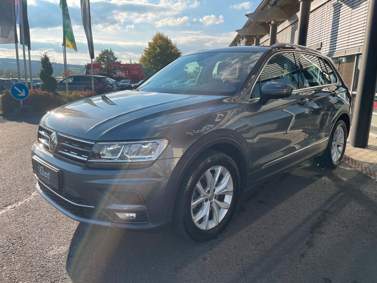 Volkswagen Tiguan 2.0 TSI Highline 4M AHK+LED+DAB+ACC+PDC - SUV: obrázek 2 Volkswagen Tiguan 2.0 TSI Highline 4M AHK+LED+DAB+ACC+PDC - SUV: obrázek 2