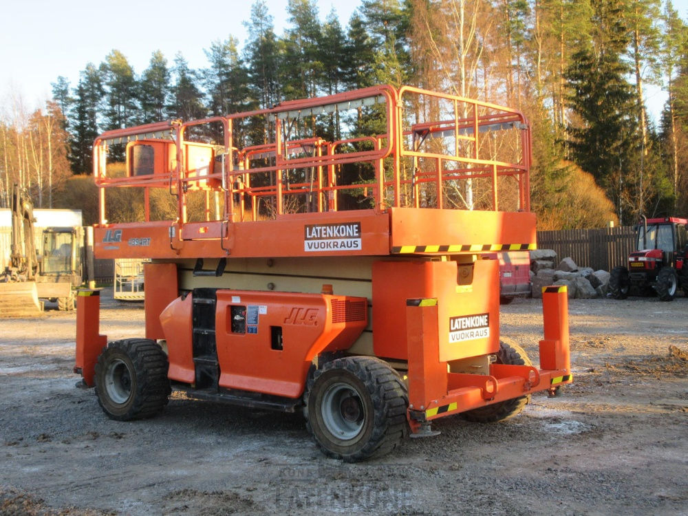 JLG 4394RT 4x4 Saksilava - Nůžková plošina: obrázek 2 JLG 4394RT 4x4 Saksilava - Nůžková plošina: obrázek 2