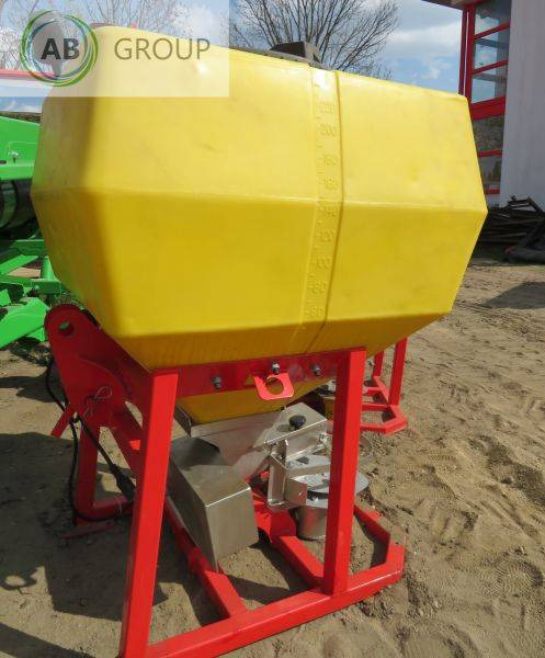 APV Salt spreader 250 l DAMAGED / ON STOCK - Sypač písku/ Soli: obrázek 3 APV Salt spreader 250 l DAMAGED / ON STOCK - Sypač písku/ Soli: obrázek 3