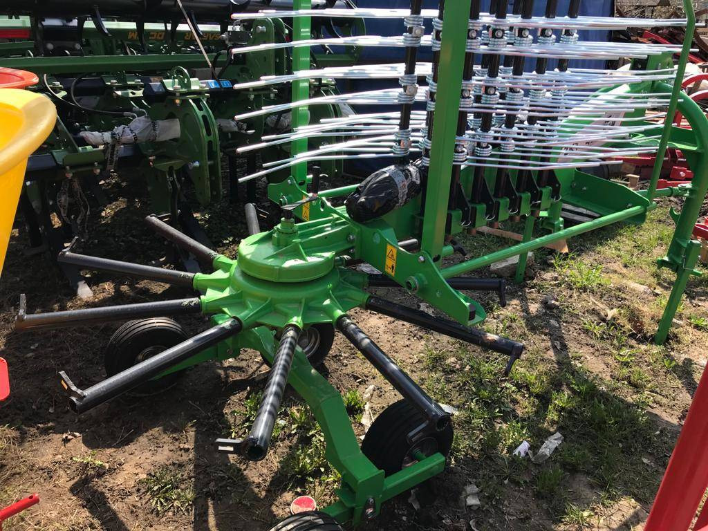 Inter-Tech Rotary Rake ZKT-420, 4.2 m - Obraceč/ Shrnovač: obrázek 4 Inter-Tech Rotary Rake ZKT-420, 4.2 m - Obraceč/ Shrnovač: obrázek 4