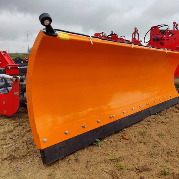 Inter-tech Snow plough 2,6m straight - ON STOCK - Sněžný pluh pro Zemědělská technika: obrázek 1 Inter-tech Snow plough 2,6m straight - ON STOCK - Sněžný pluh pro Zemědělská technika: obrázek 1