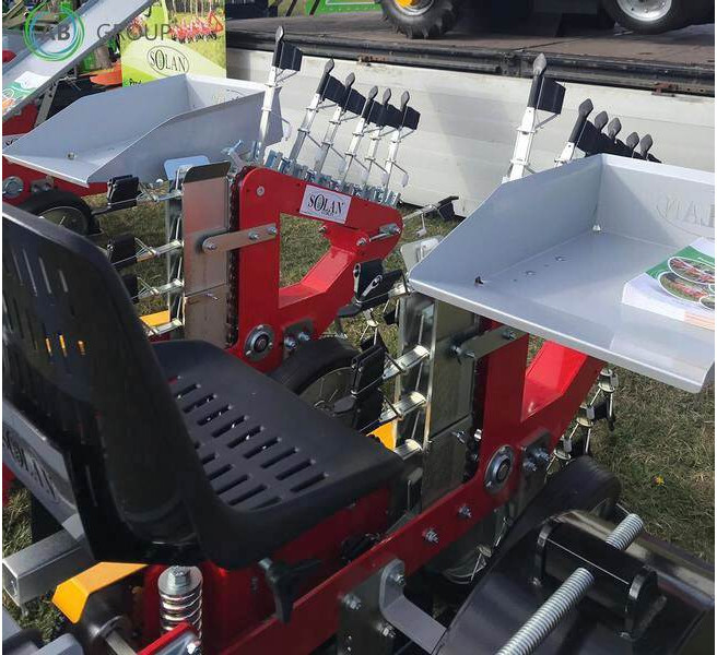 Solan Semi automatic finger planter 2 rows/Plantad - Sazeč brambor: obrázek 1 Solan Semi automatic finger planter 2 rows/Plantad - Sazeč brambor: obrázek 1