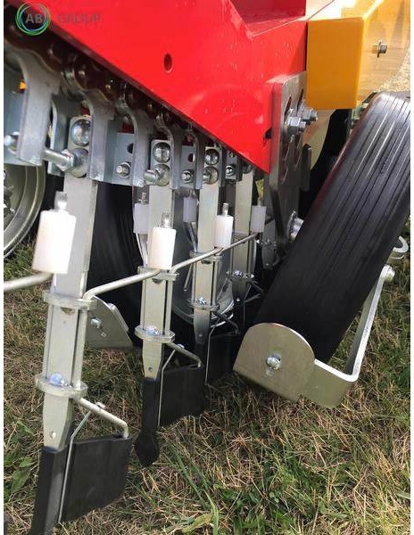 Solan Semi automatic finger planter 2 rows/Plantad - Sazeč brambor: obrázek 2 Solan Semi automatic finger planter 2 rows/Plantad - Sazeč brambor: obrázek 2