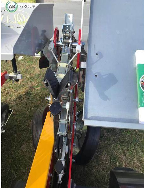 Solan Semi automatic finger planter 2 rows/Plantad - Sazeč brambor: obrázek 4 Solan Semi automatic finger planter 2 rows/Plantad - Sazeč brambor: obrázek 4
