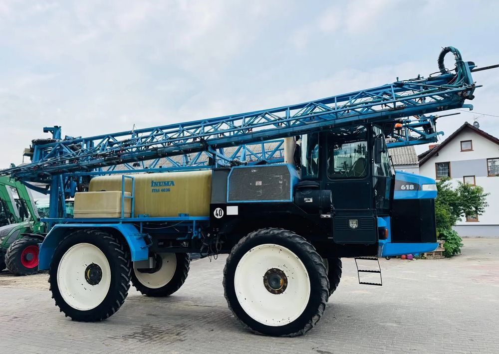 Challenger ROGATOR 618 - Samochodný postřikovač: obrázek 2 Challenger ROGATOR 618 - Samochodný postřikovač: obrázek 2