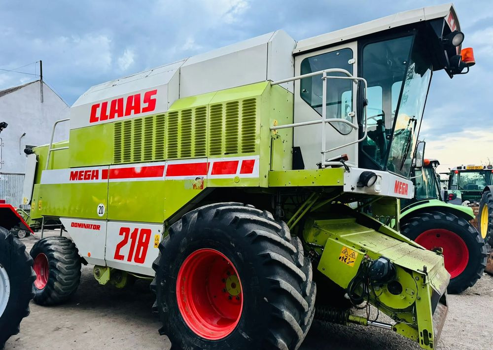 Claas MEGA 218 - Sklízecí mlátička: obrázek 1 Claas MEGA 218 - Sklízecí mlátička: obrázek 1