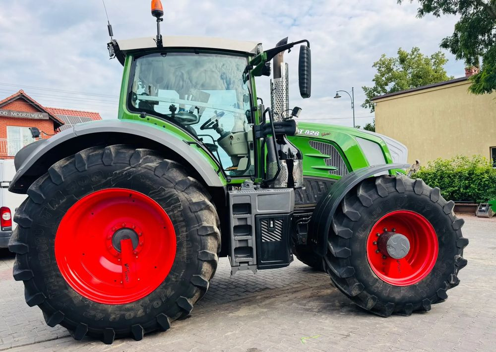 Fendt 828 Vario Profi Plus - Traktor: obrázek 4 Fendt 828 Vario Profi Plus - Traktor: obrázek 4
