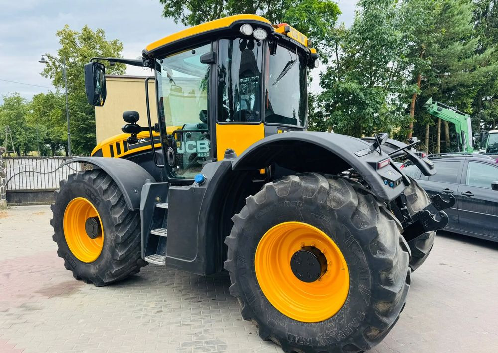 JCB 4220 - Traktor: obrázek 4 JCB 4220 - Traktor: obrázek 4