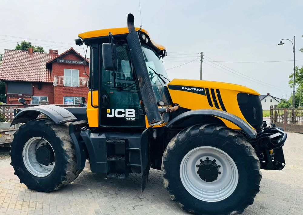 JCB FASTRAC 3230 - Traktor: obrázek 2 JCB FASTRAC 3230 - Traktor: obrázek 2