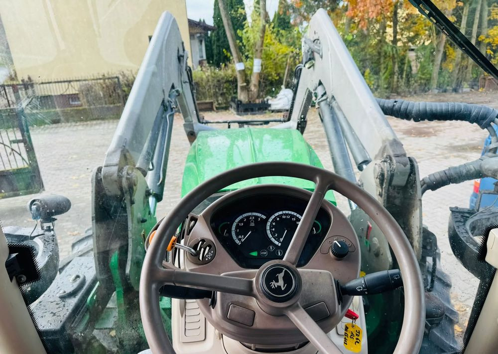 John Deere 6110M - Traktor: obrázek 4 John Deere 6110M - Traktor: obrázek 4