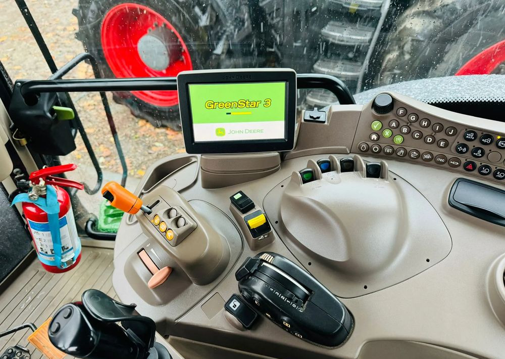 John Deere 6210R - Traktor: obrázek 4 John Deere 6210R - Traktor: obrázek 4