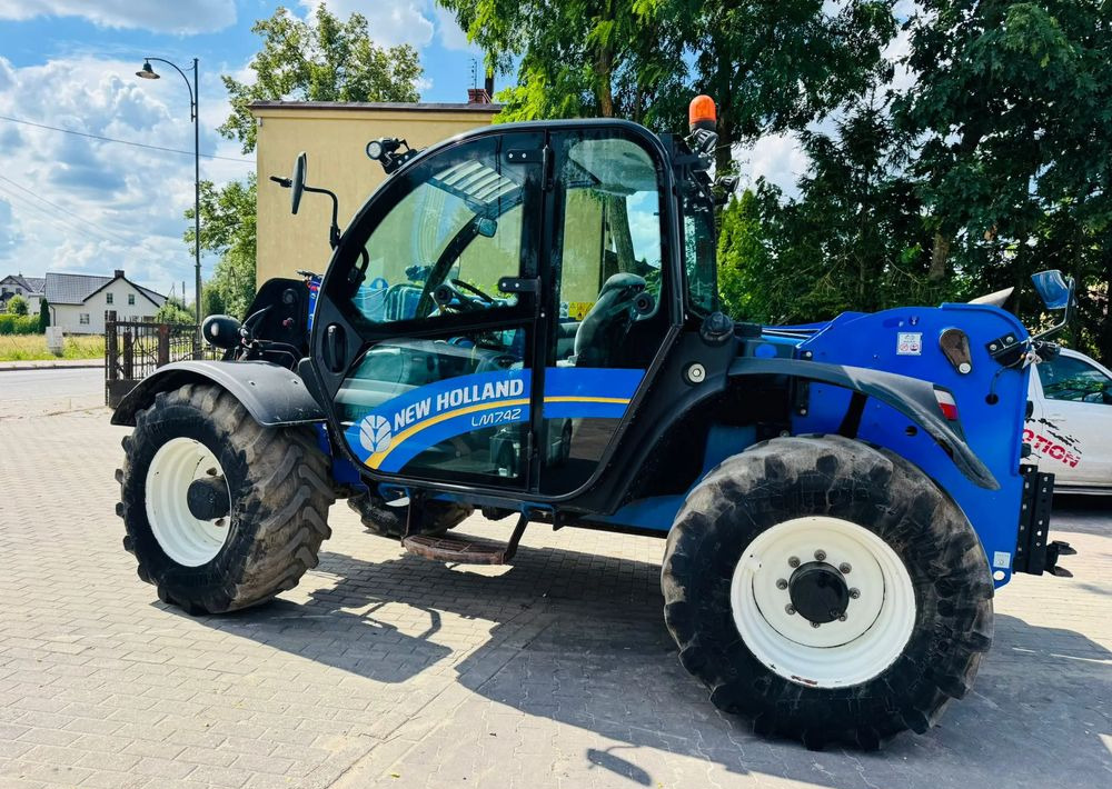 Teleskopický manipulátor New Holland L7.42: obrázek 1