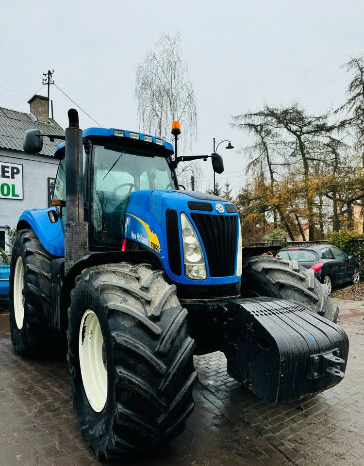 New Holland T8020 - Traktor: obrázek 2 New Holland T8020 - Traktor: obrázek 2