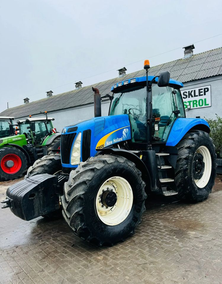 New Holland T8020 - Traktor: obrázek 1 New Holland T8020 - Traktor: obrázek 1