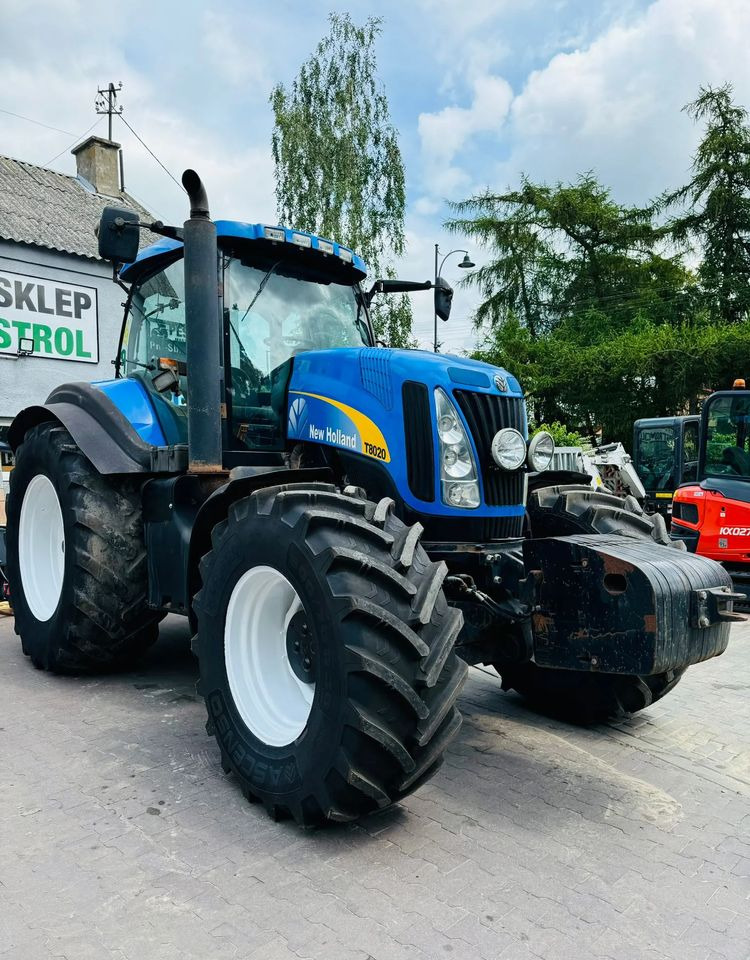 New Holland T8020 - Traktor: obrázek 4 New Holland T8020 - Traktor: obrázek 4