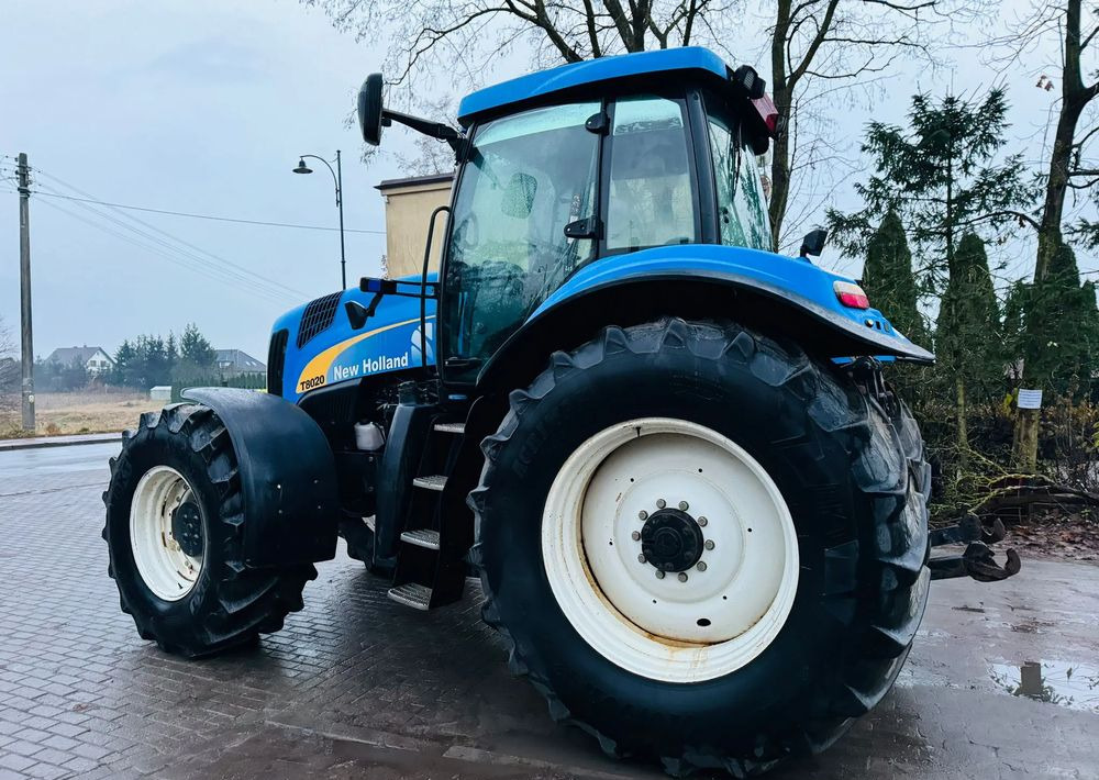 New Holland T8020 - Traktor: obrázek 3 New Holland T8020 - Traktor: obrázek 3