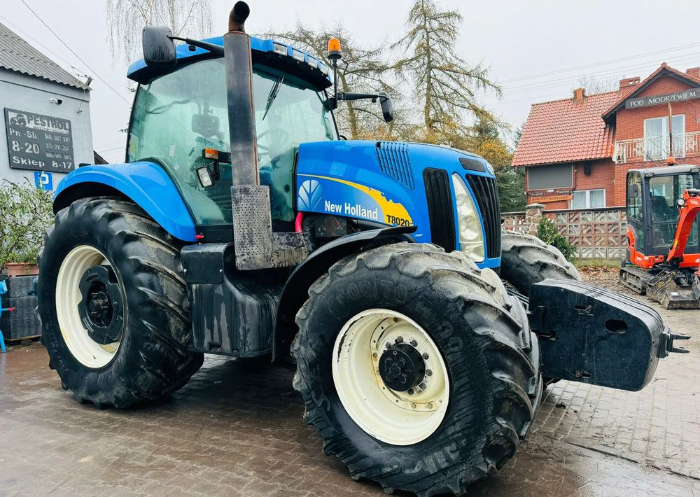 New Holland T8020 - Traktor: obrázek 4 New Holland T8020 - Traktor: obrázek 4