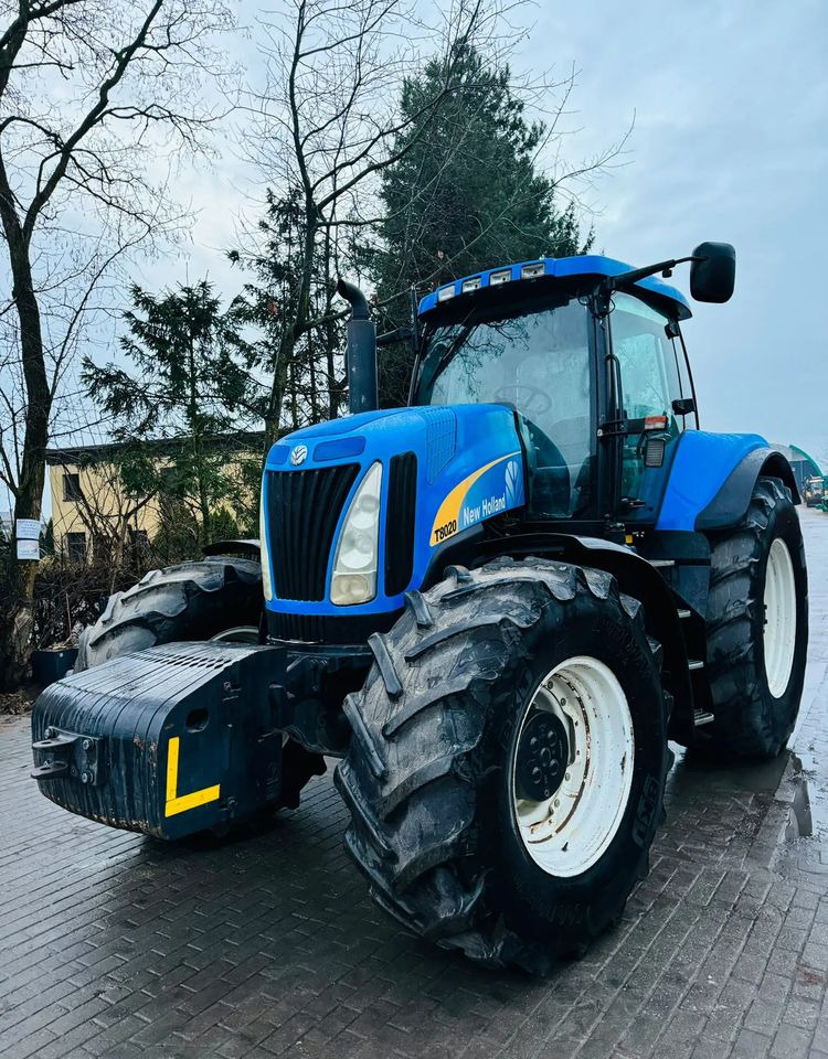 New Holland T8020 - Traktor: obrázek 2 New Holland T8020 - Traktor: obrázek 2