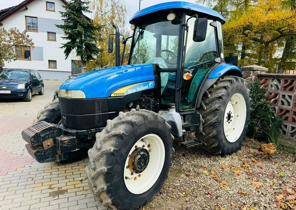 New Holland TD5050 - Traktor: obrázek 2 New Holland TD5050 - Traktor: obrázek 2