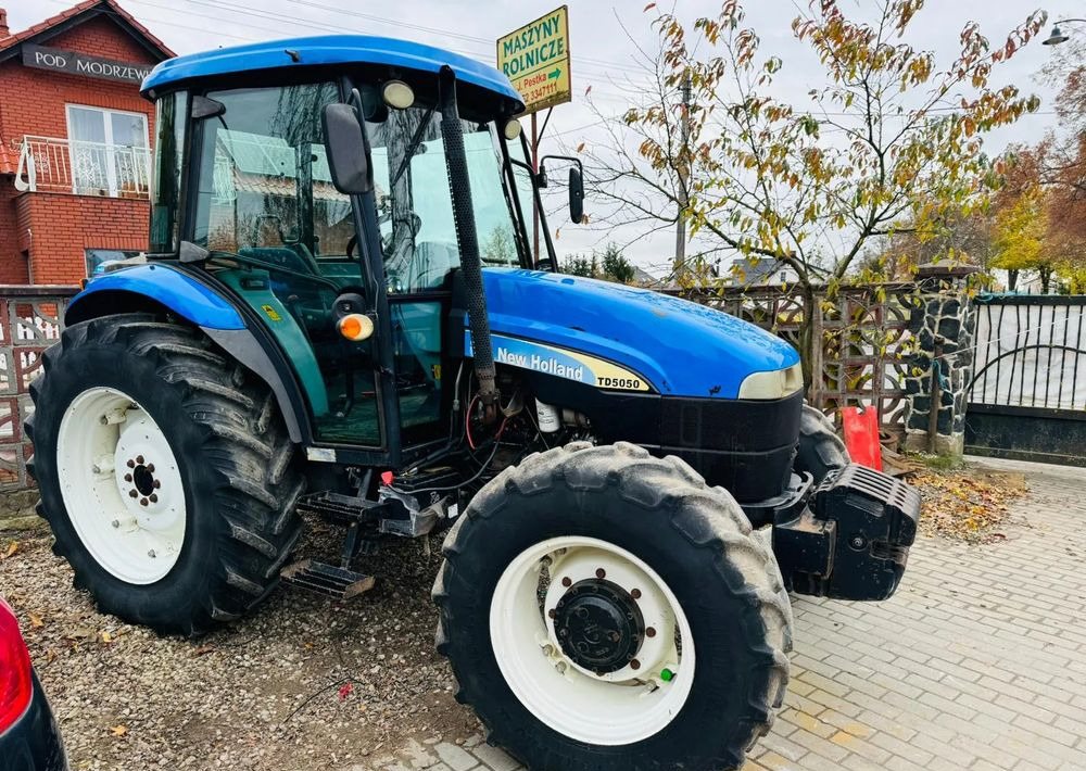 New Holland TD5050 - Traktor: obrázek 3 New Holland TD5050 - Traktor: obrázek 3