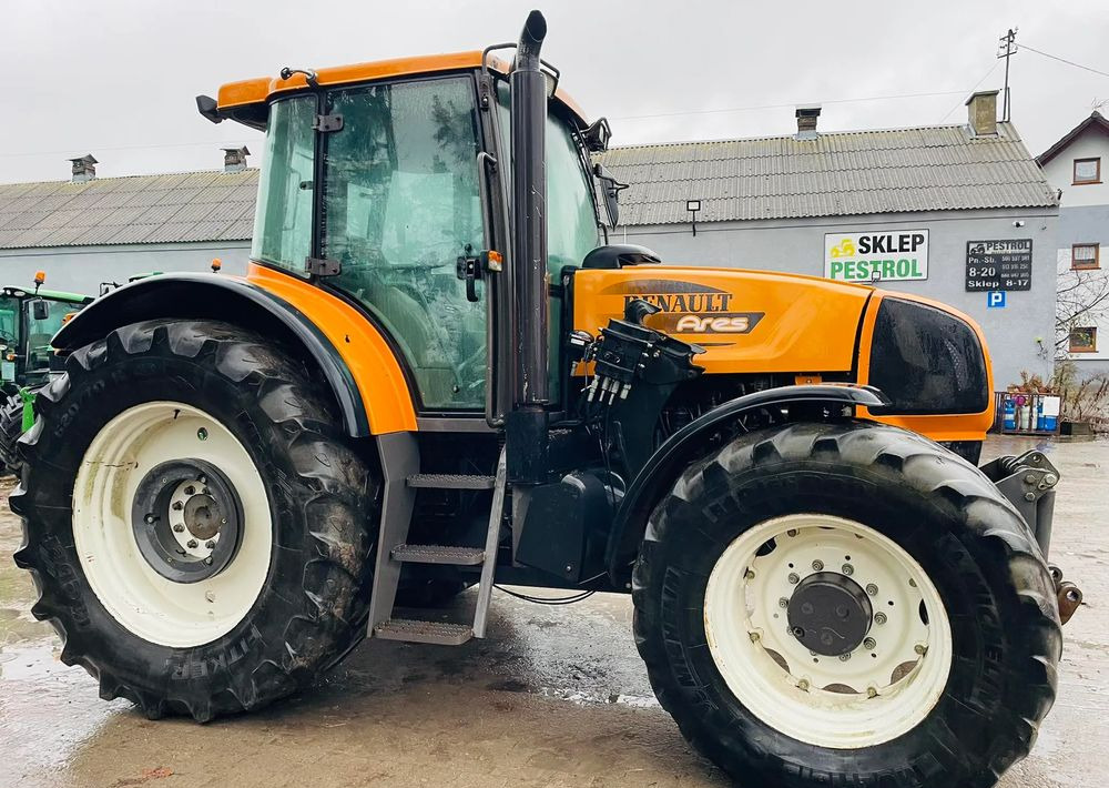 Renault Ares 826 RZ - Traktor: obrázek 3 Renault Ares 826 RZ - Traktor: obrázek 3