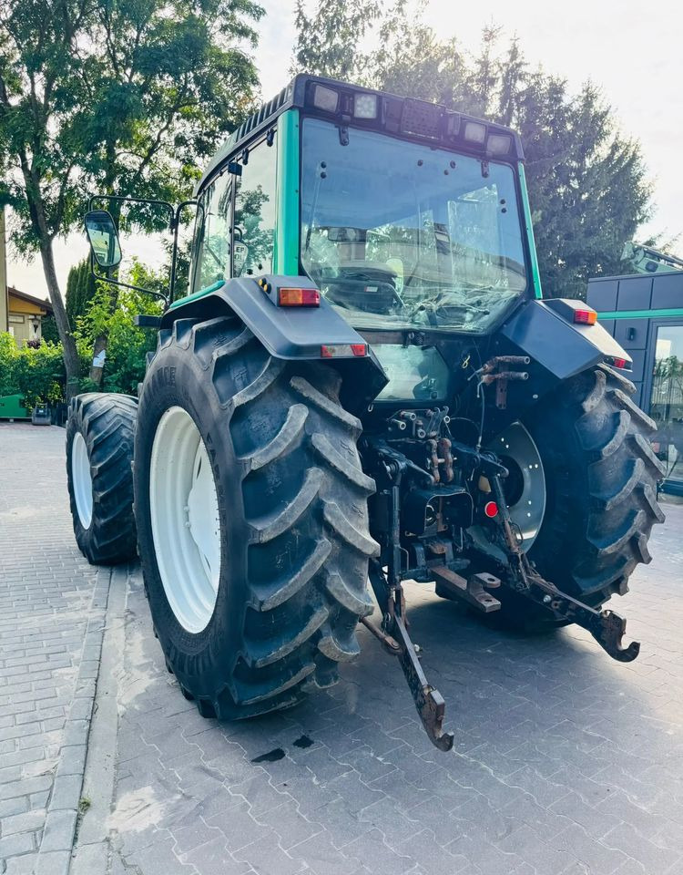 Valtra 8150 - Traktor: obrázek 4 Valtra 8150 - Traktor: obrázek 4